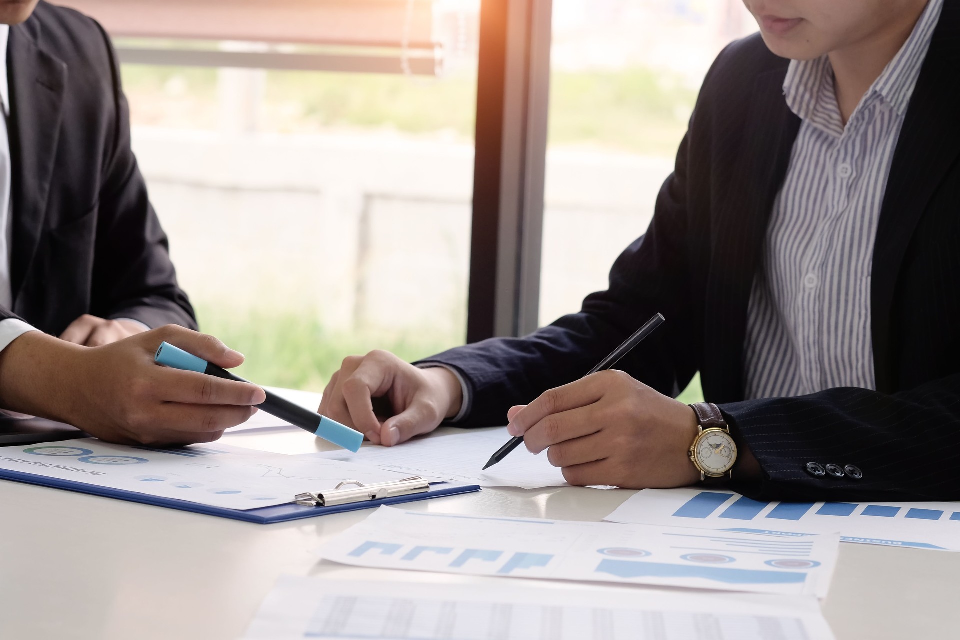 Negocios consultar informe de finanzas.